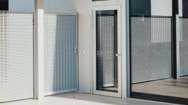 Porte blindée et de sécurité vitrée : comment choisir ?