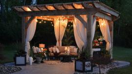 Quels critères pour une bâche sur mesure pour le toit d'une pergola ?