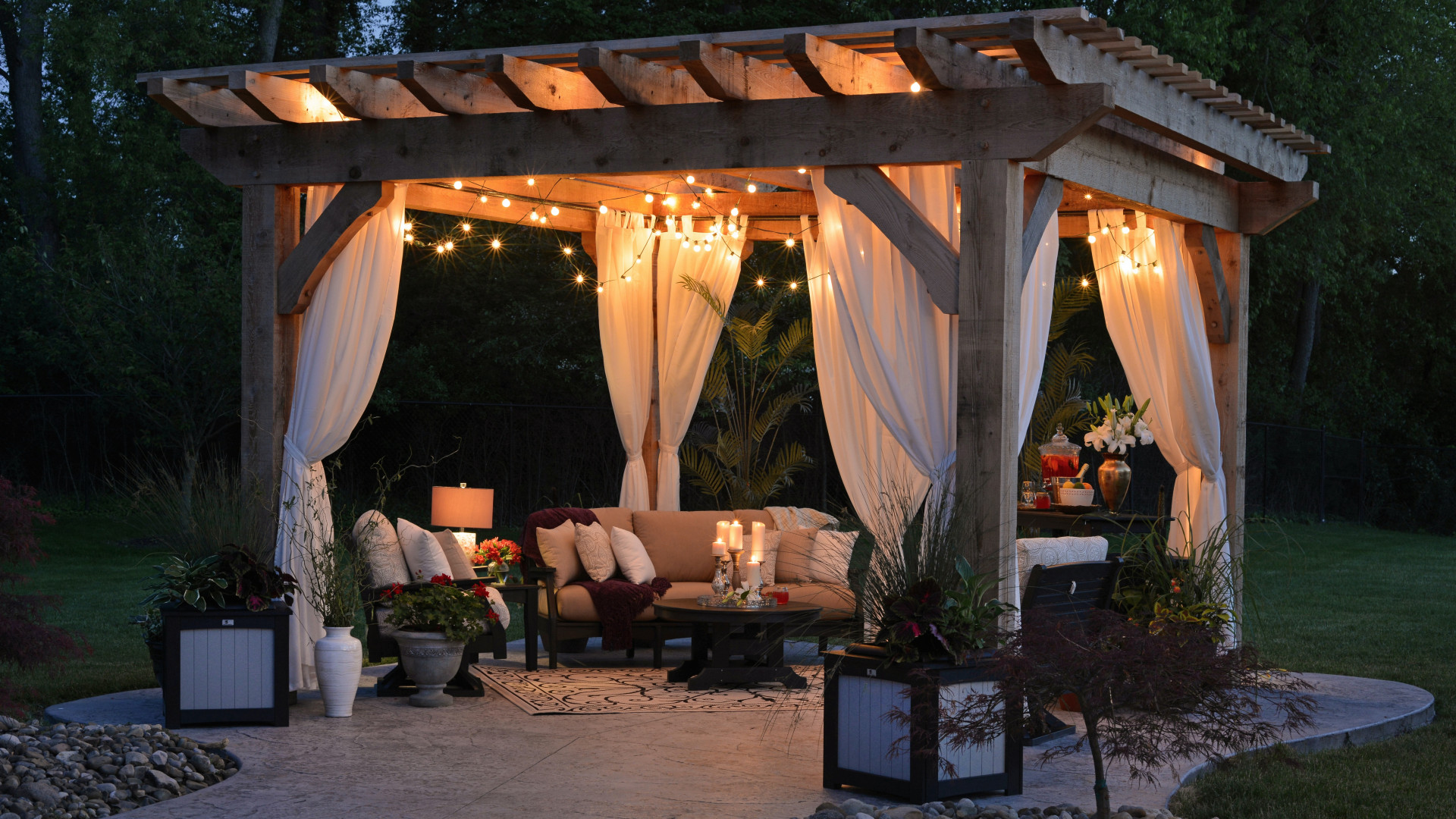 Quels critères pour une bâche sur mesure pour le toit d&rsquo;une pergola ?
